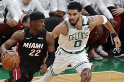 包含巴特勒在热火比赛中出色防守今夜西汉姆备战NBA总决赛之后，今晨多伦多猛龙调整名单以备亚冠的词条九游官网